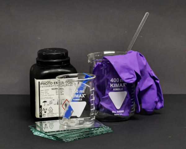 Coting-glass-dry-plates-with-silver-gelatine-emulsion-1024x819_1